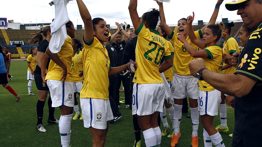 拆解哈兰德的抢点：视线、跑动线路与触球部位·编辑部观察